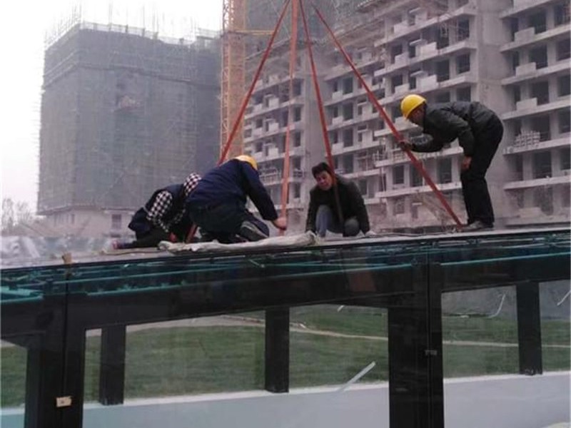 霸州孔雀城別墅車庫雨棚施工案例效果圖