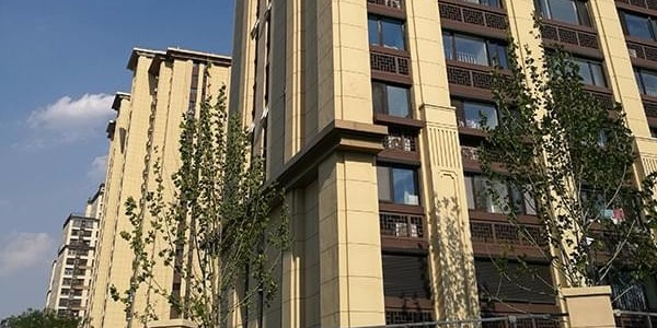 外墻天然真石漆施工報價是多少，包工包料價格